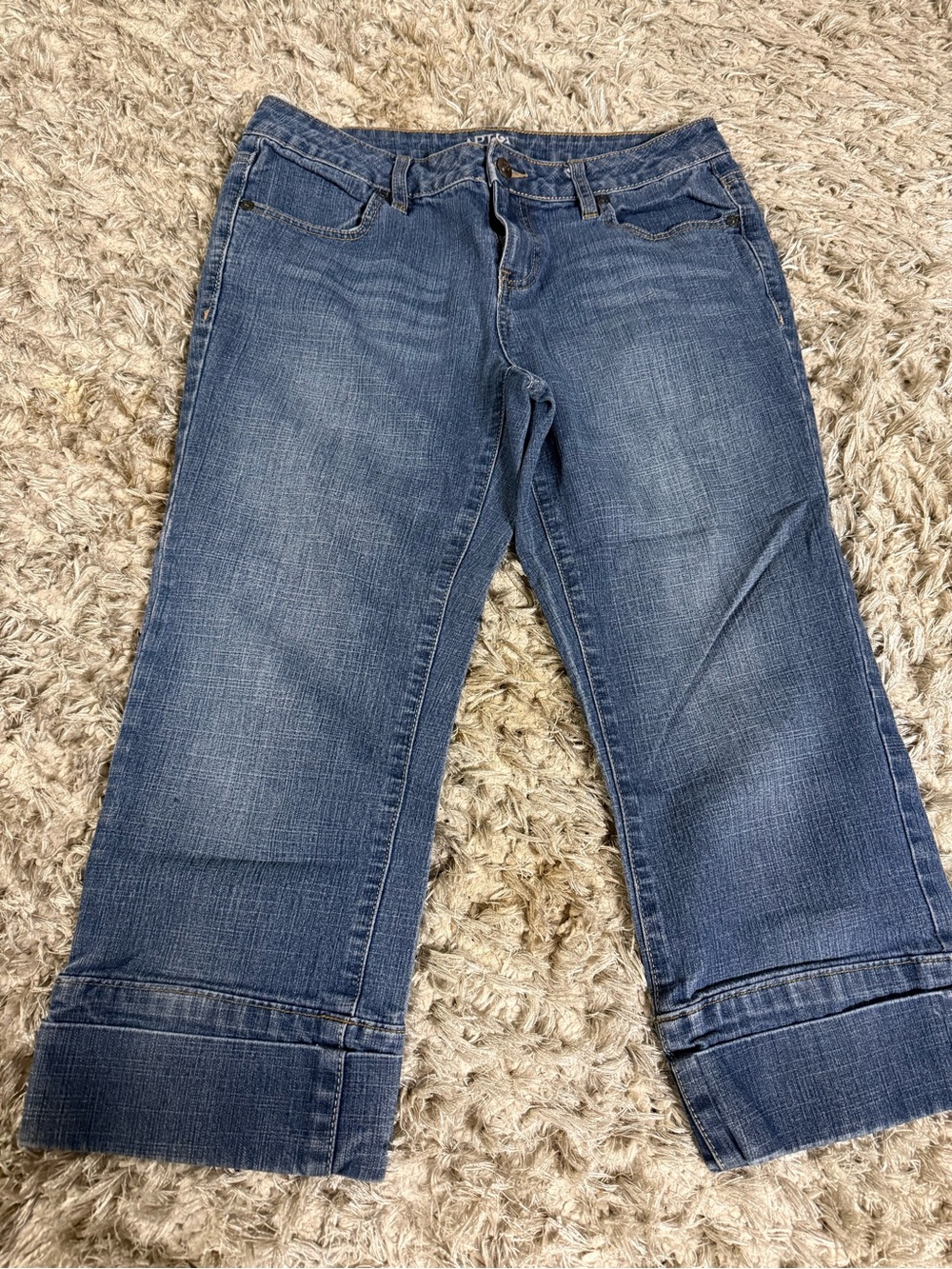 Apt. 9 Medium Wash Cropped Capri Jeans